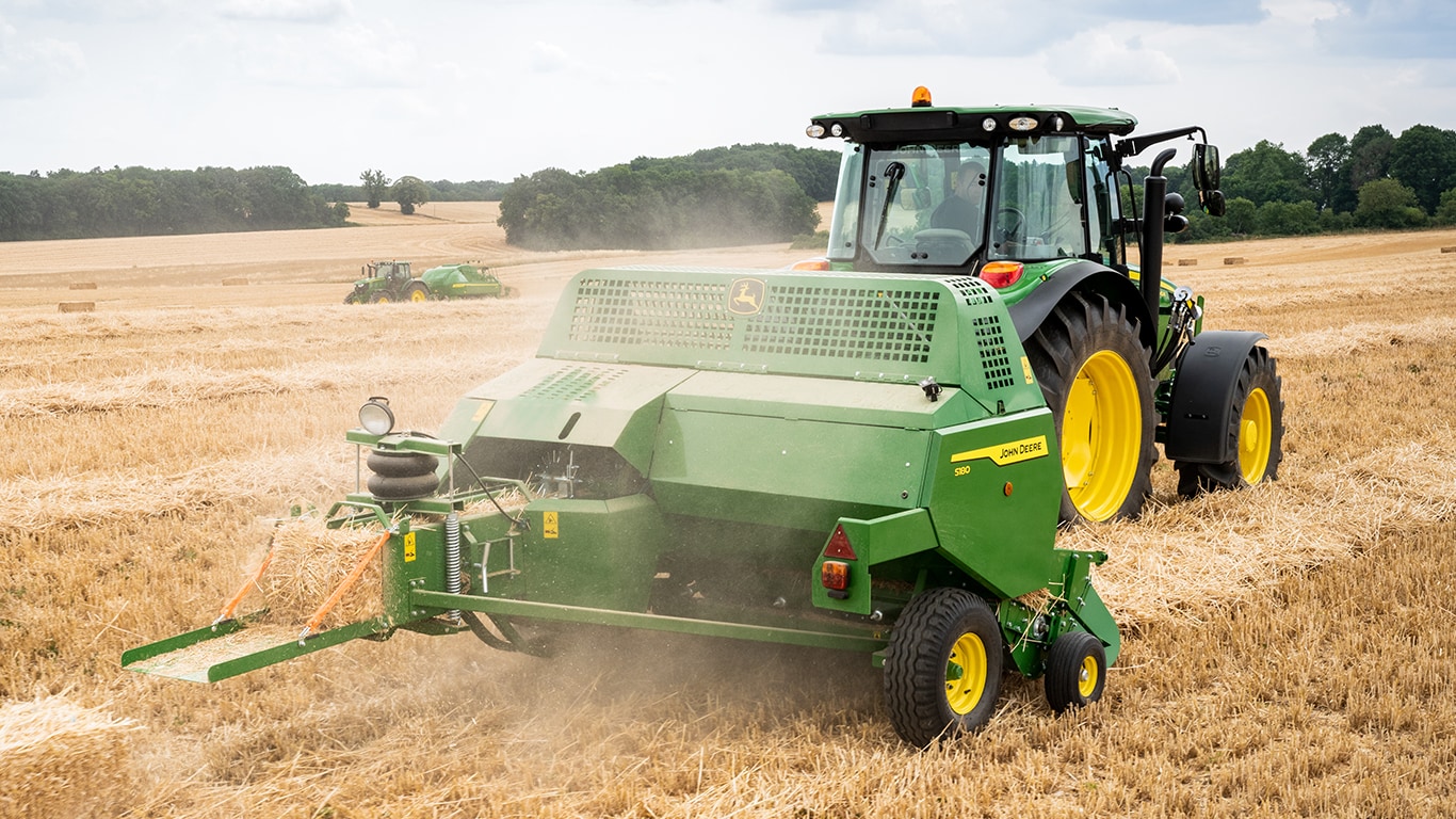 John Deere S180 kisméretű szögletes bálázó