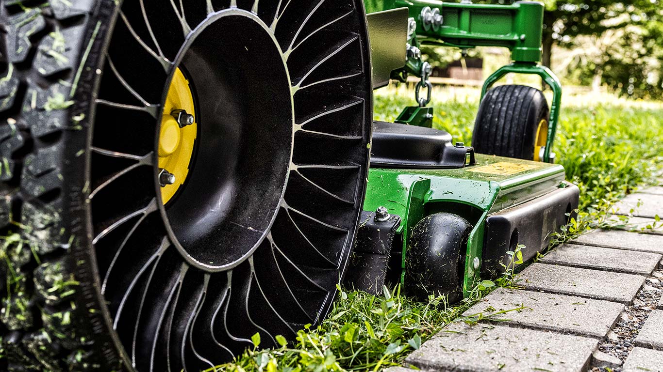 Michelin x Tweel Turf tömör radiál gumiabroncsok (opcionálisan választható)