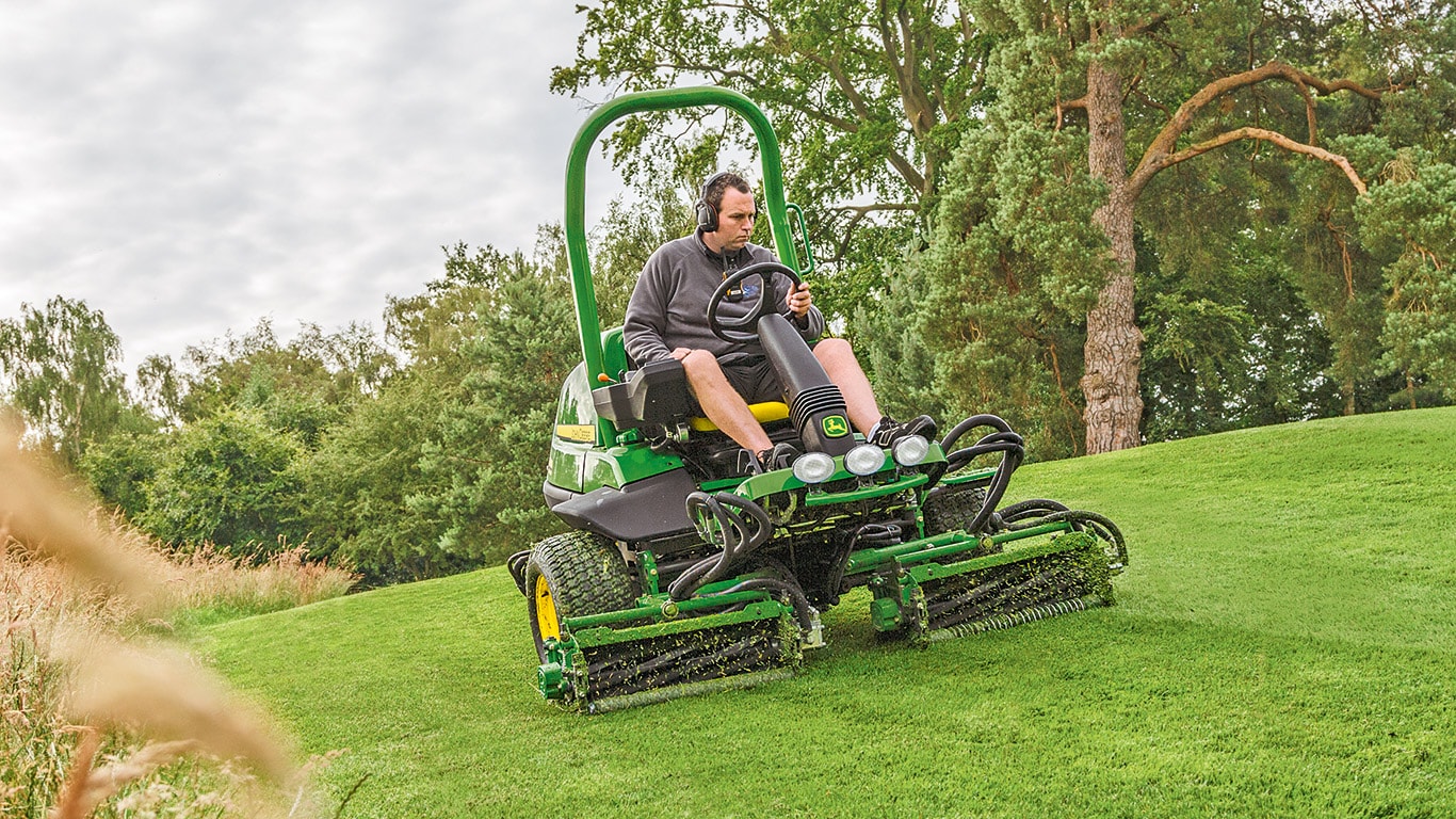 7200A, nagyüzemi fűnyírás, Fairway fűnyírók, golfpálya-fűnyírók, szegély és körbenyíró fűnyírók, állandó háromkerék-hajtás