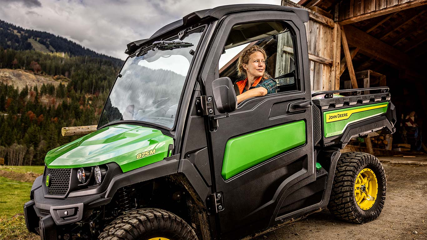 Gator többcélú járművek, XUV865M, modern fülke