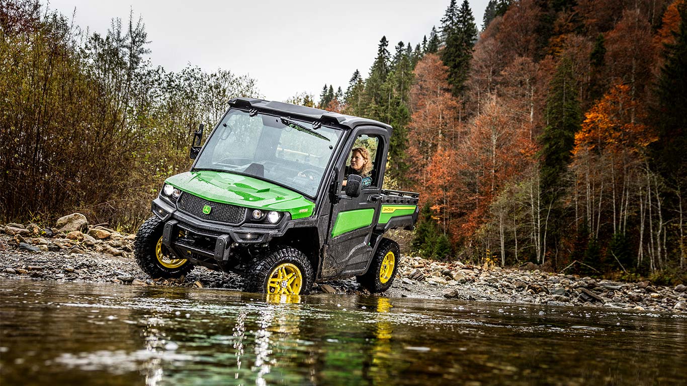 Gator többcélú járművek, XUV865M, teljesen független rugózás