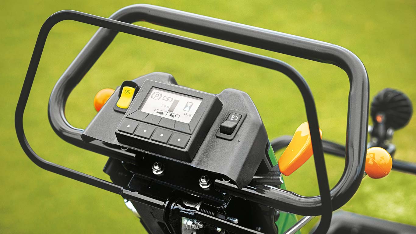 220SL, Kezelői vezérlés, Studio, gyalogvezetésű és traktoros fűnyírók, Golf és sport