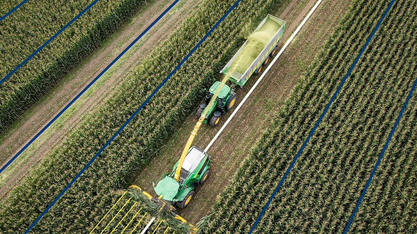 traktor a gazdaságban, felülnézet