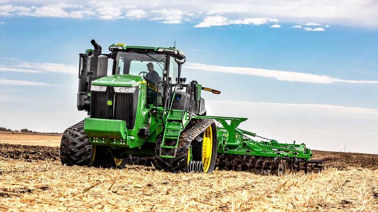 9 sorozatú traktor l John Deere